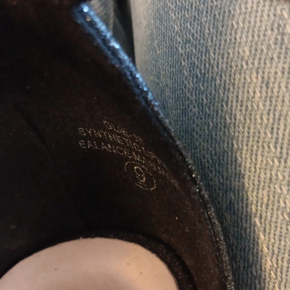 DeBlossom Collection ankle strap block heel sandals 9 - Picture 6 of 7